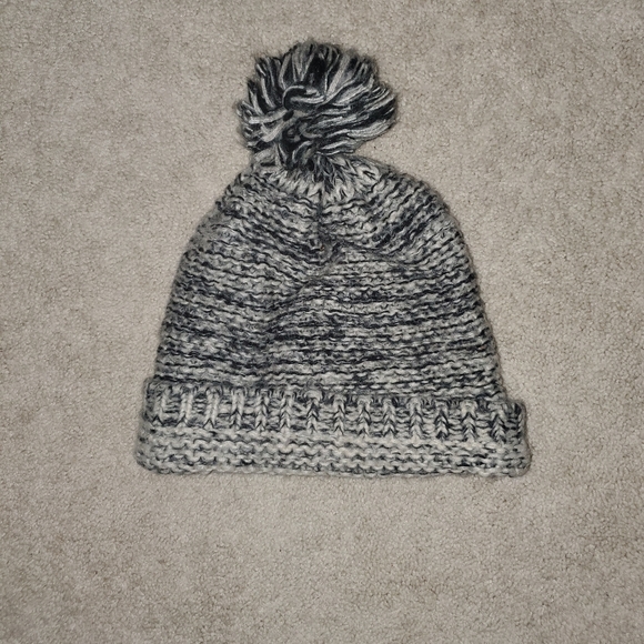 Pom winter hat - Picture 2 of 2
